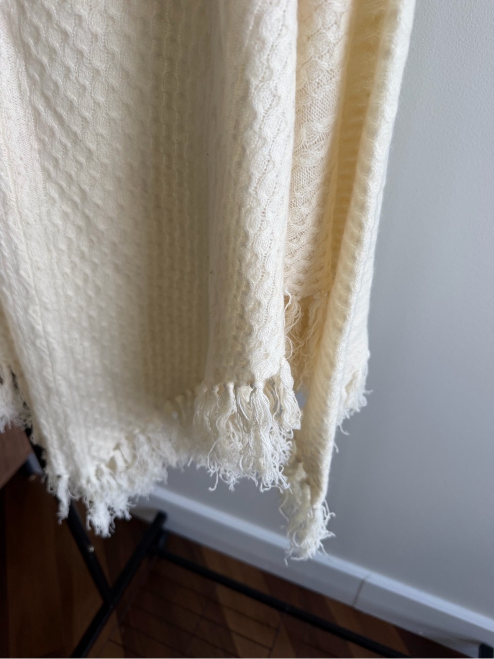 Qi Cashmere Vintage Cream Textured Knit Fringe Poncho Sweater One Size - Picture 7 of 12